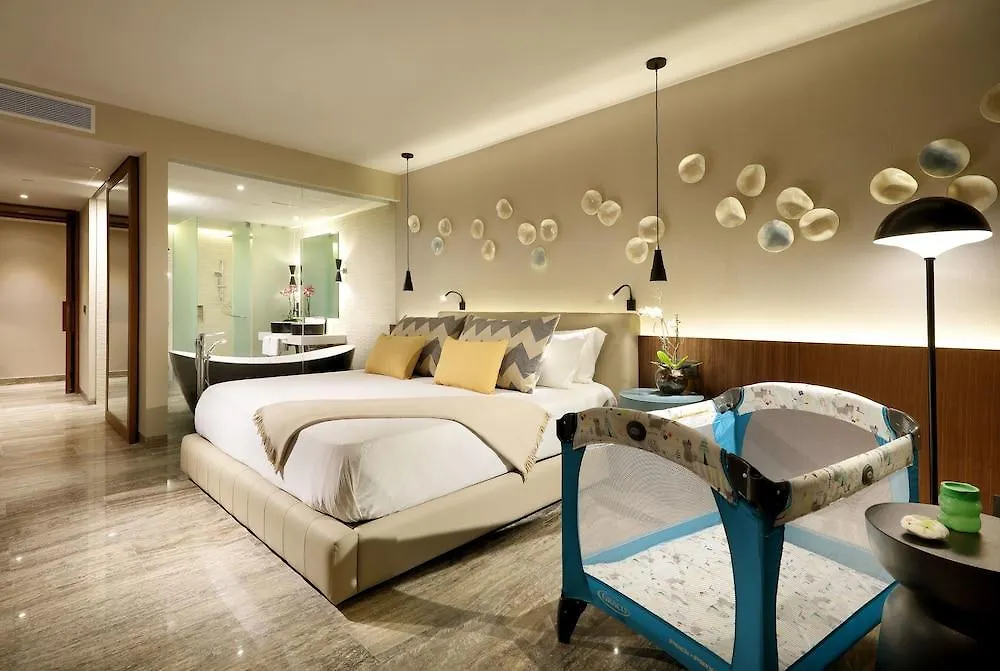 Family Selection At Grand Palladium Select Costa Mujeres Cancún 5*,  Mexiko